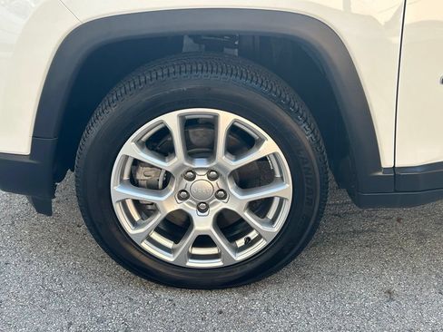 Used 2023 Jeep Compass Latitude AWD/4WD image 25