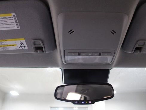 Used 2022 Chevrolet Trax LT w/ LT Convenience Package image 39