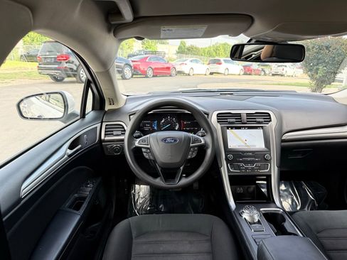 Used 2019 Ford Fusion SE FWD image 23