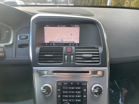 Used 2017 Volvo XC60 T6 Dynamic w/ Advanced Package image 35