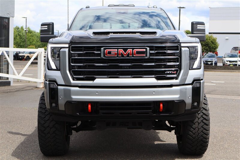 Used 2025 GMC Sierra 3500 AT4 w/ AT4 Premium Plus Package AWD/4WD image 8