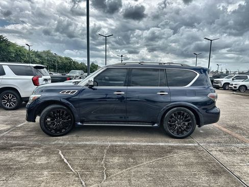 Used 2017 INFINITI QX80 Limited w/ All Season Package AWD/4WD image 2