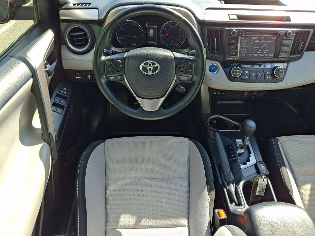 Used 2018 Toyota RAV4 XLE AWD/4WD image 11