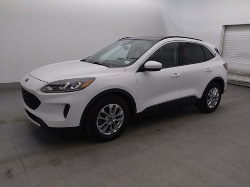 Used 2020 Ford Escape SE FWD image 2