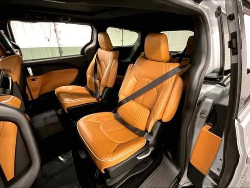 Used 2022 Chrysler Pacifica Pinnacle FWD image 25
