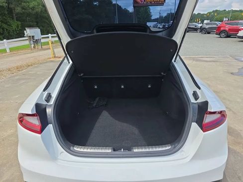 Used 2018 Kia Stinger GT1 AWD/4WD image 47