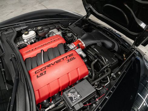 Used 2013 Chevrolet Corvette Z06 w/ 3LZ Preferred Equipment Group RWD image 11