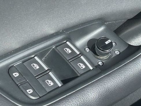 Used 2019 Audi Q8 Premium Plus AWD/4WD image 25
