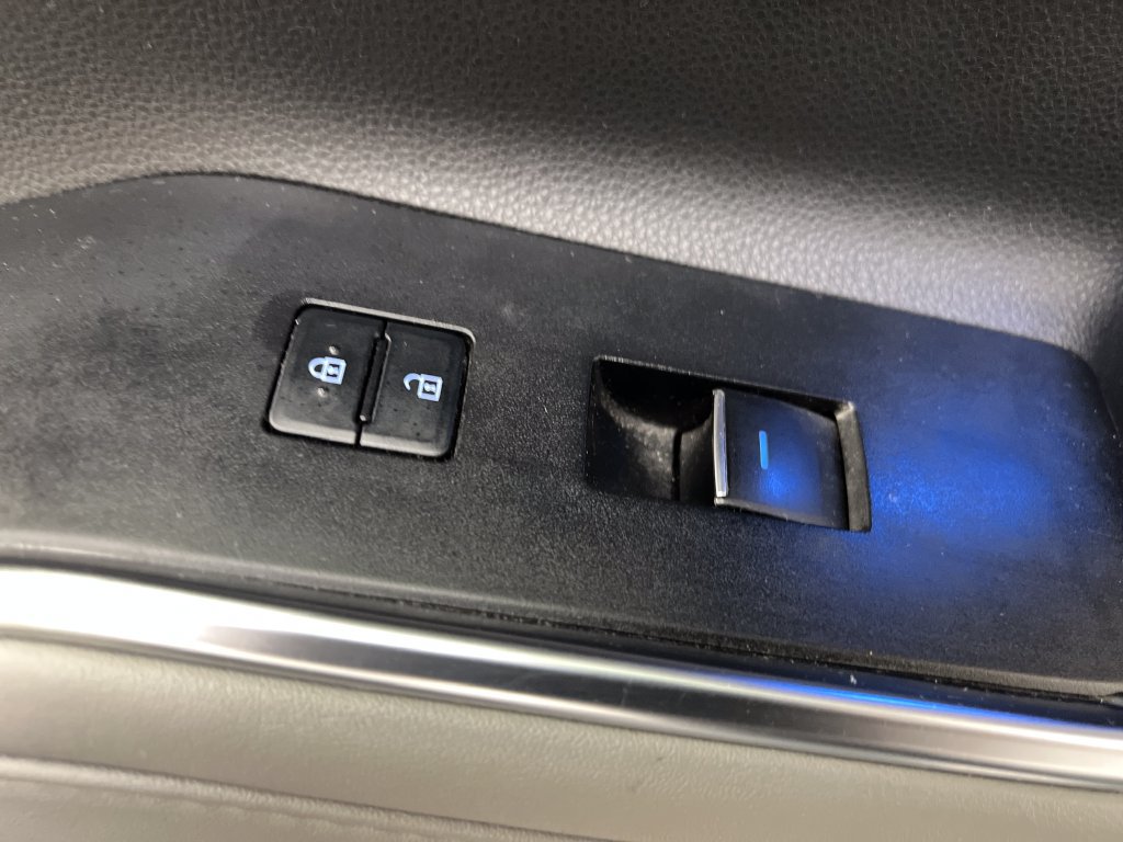 Used 2020 Toyota Highlander Platinum FWD image 38