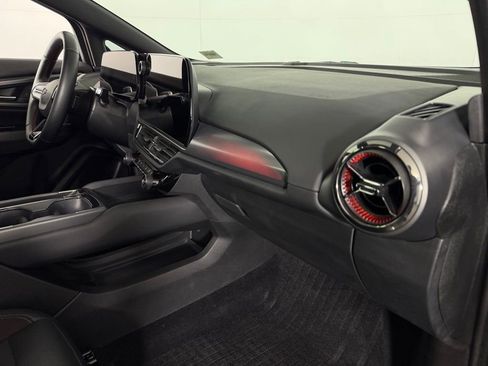 Used 2025 Chevrolet Equinox EV RS image 32