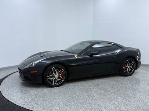 Used 2017 Ferrari California T image 2