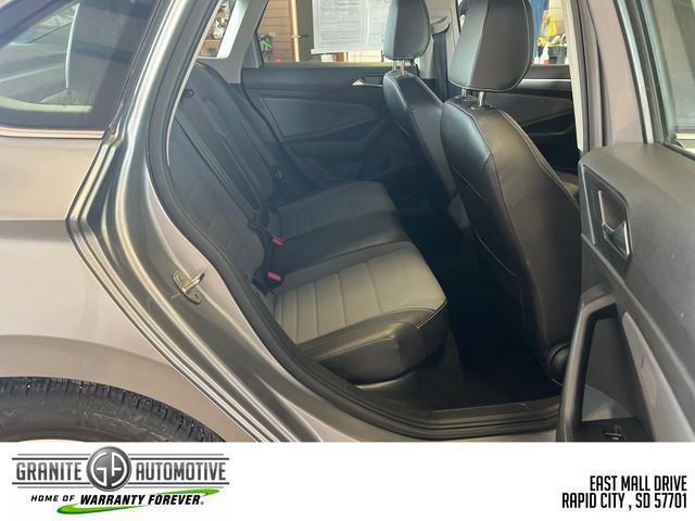 Used 2025 Volkswagen Jetta SE FWD image 35