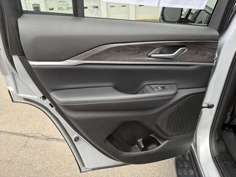 Used 2025 Ford Transit 350 XLT RWD image 12