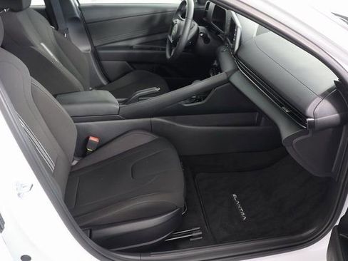 Certified 2025 Hyundai Elantra Sport image 22