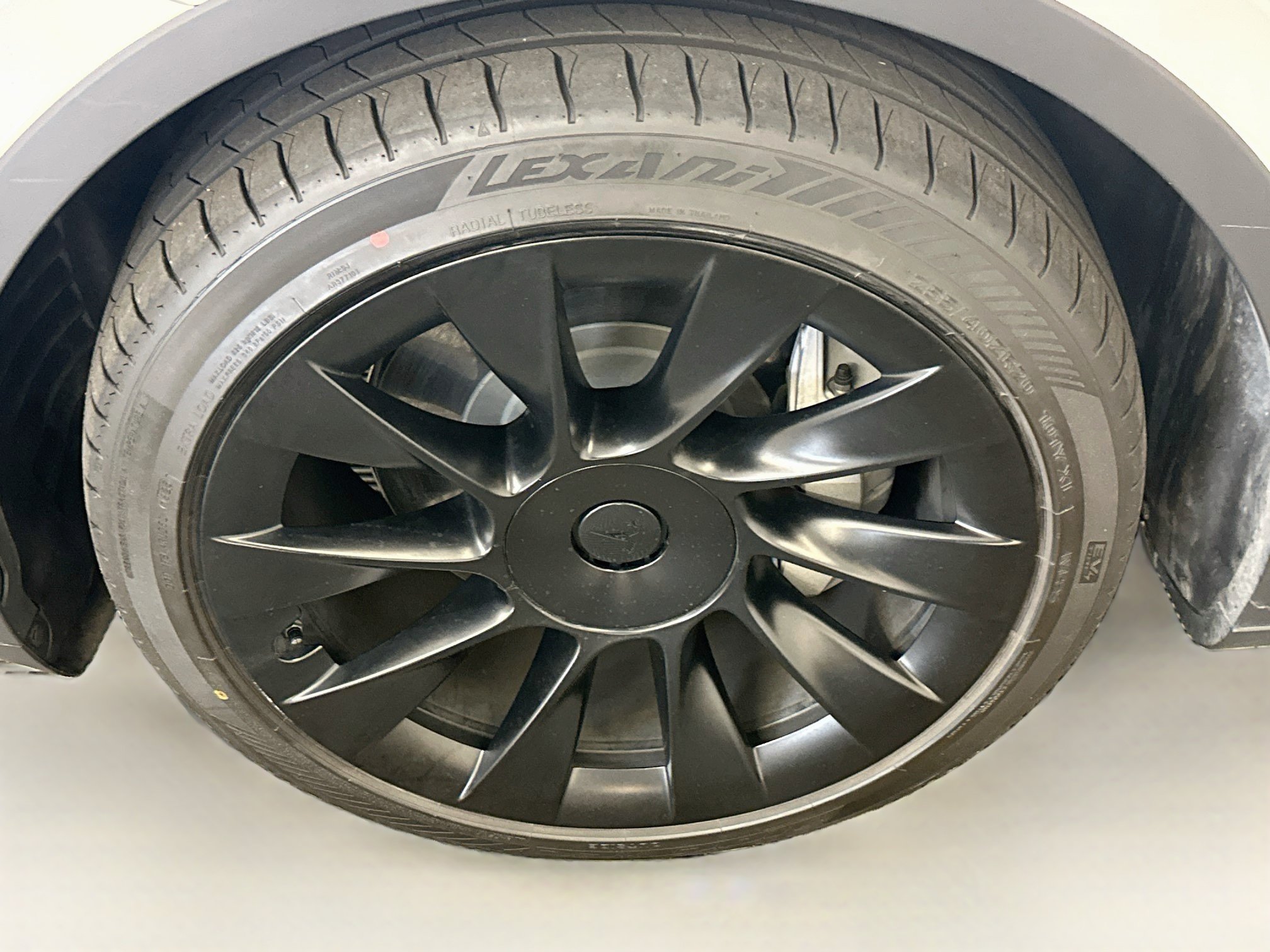 Used 2025 Tesla Model Y Long Range AWD/4WD image 37