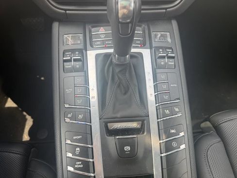 Used 2021 Porsche Macan AWD/4WD image 21