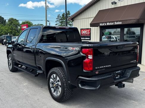 Used 2022 Chevrolet Silverado 2500 Custom w/ Custom Value Package AWD/4WD image 4