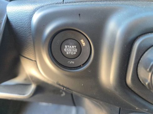 Used 2023 Jeep Gladiator Sport image 23