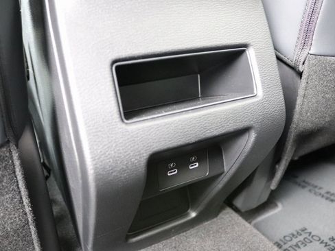 Used 2025 Mitsubishi Outlander SE image 28