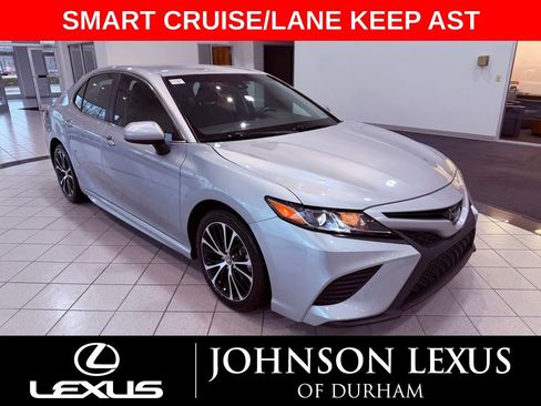 Used 2018 Toyota Camry SE image 1