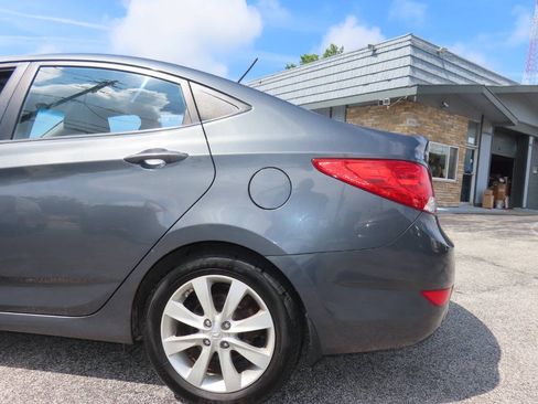Used 2013 Hyundai Accent GLS w/ Premium Pkg FWD image 28
