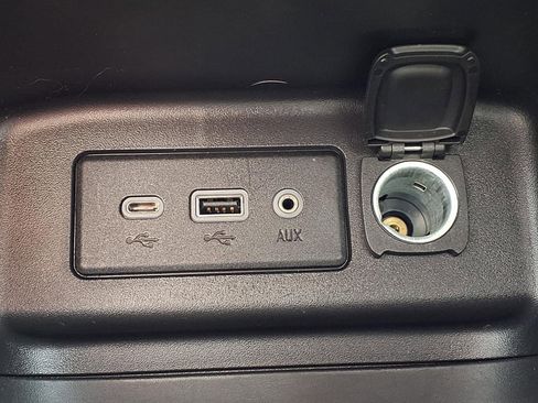 Used 2023 Chevrolet Equinox LS w/ LPO, Cargo Package FWD image 6