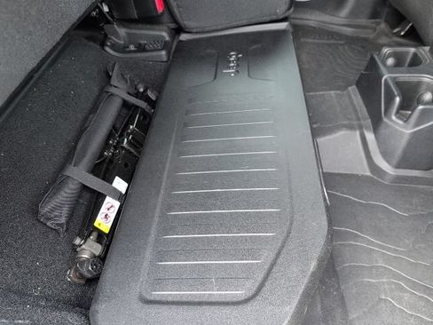 Used 2020 Jeep Gladiator Rubicon AWD/4WD image 12
