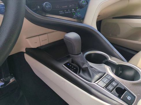 Used 2021 Toyota Camry LE image 12