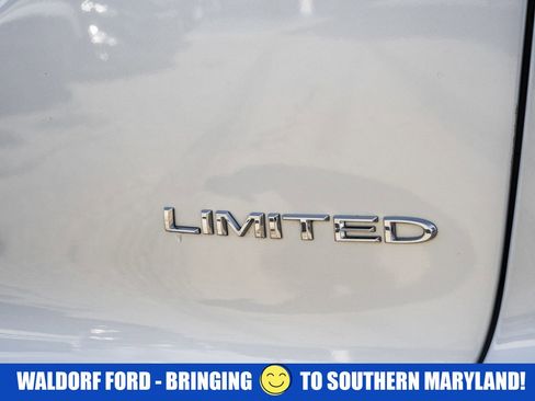 Used 2023 Chrysler Pacifica Limited image 9