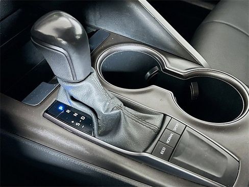 Used 2022 Toyota Camry SE image 17