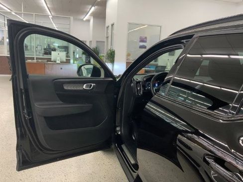 Used 2020 Volvo XC40 T5 R-Design image 26