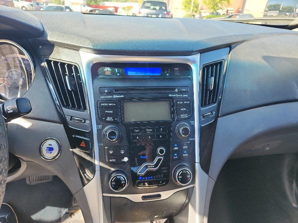 Used 2013 Hyundai Sonata Limited FWD image 19