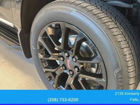 Used 2023 GMC Yukon Denali w/ Advanced Technology Package AWD/4WD image 9