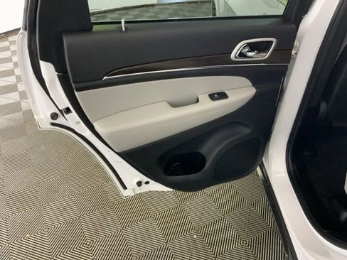 Used 2018 Jeep Grand Cherokee Limited AWD/4WD image 29