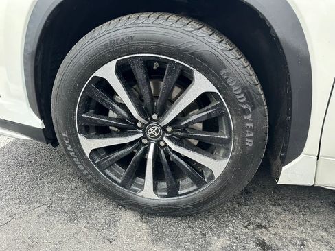 Used 2021 Toyota Highlander XSE AWD/4WD image 12