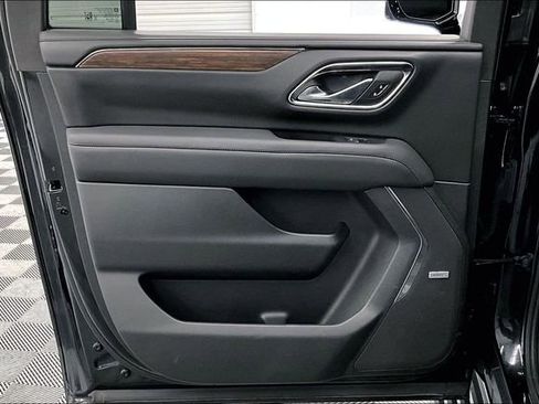 Used 2024 Chevrolet Suburban High Country image 23