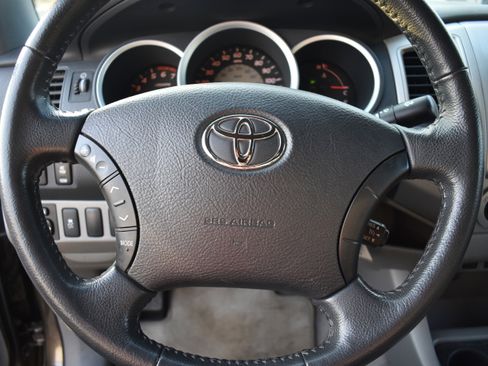 Used 2011 Toyota Tacoma PreRunner w/ TRD Sport Pkg image 16