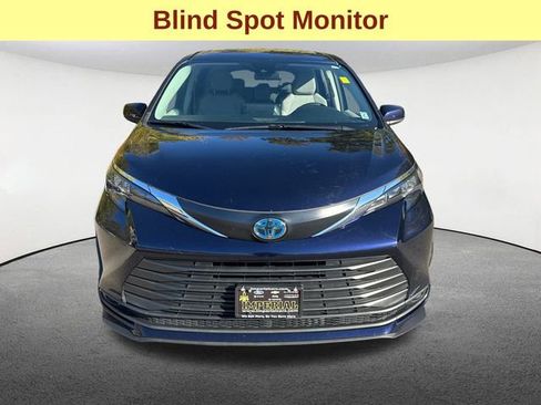 Used 2024 Toyota Sienna LE image 4