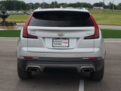 Used 2019 Cadillac XT4 Premium Luxury w/ Cold Weather Package FWD image 3