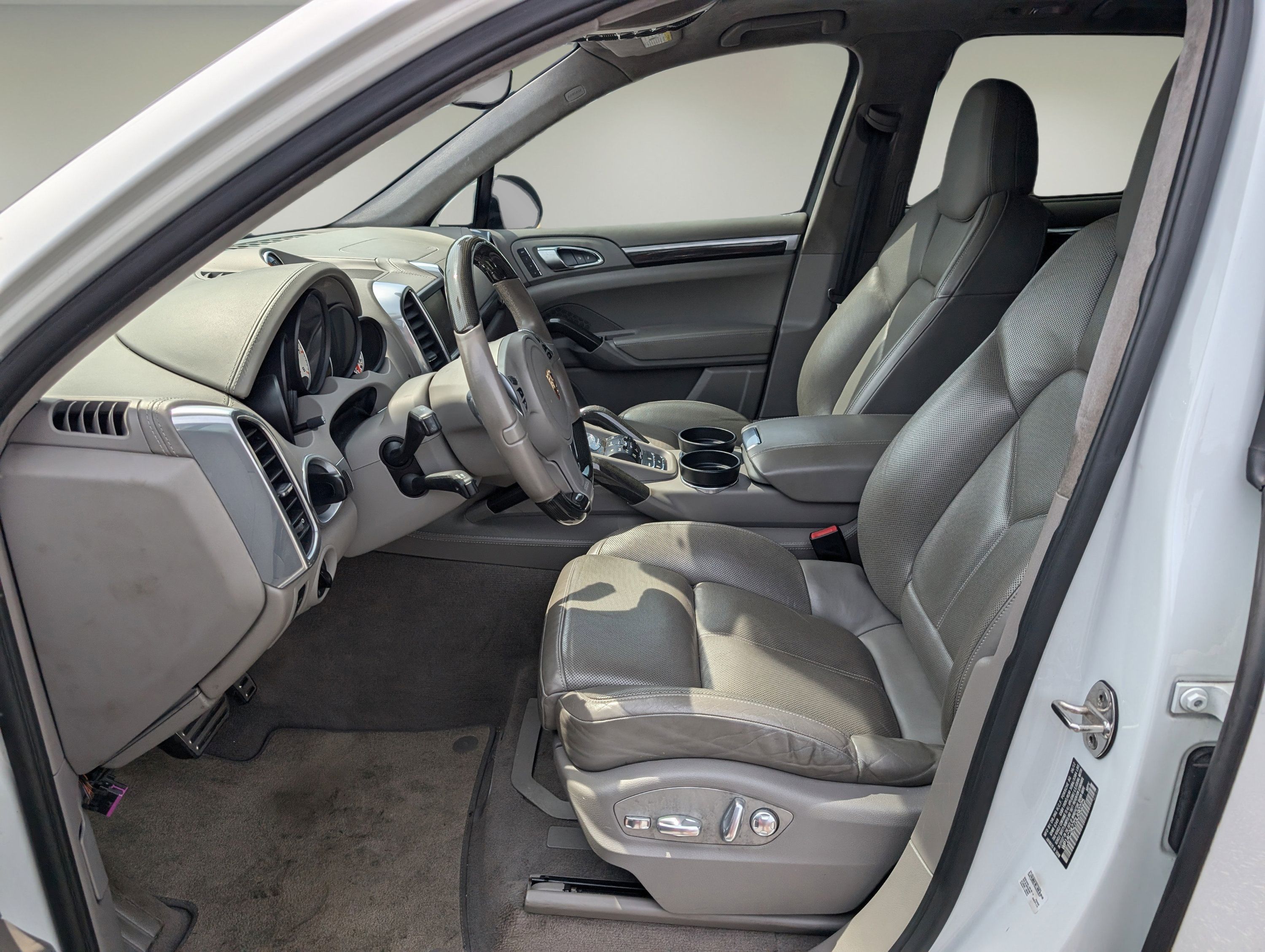 Used 2013 Porsche Cayenne Turbo AWD/4WD image 10