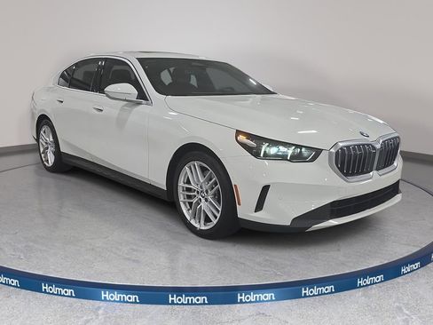 Certified 2024 BMW 530i RWD image 4