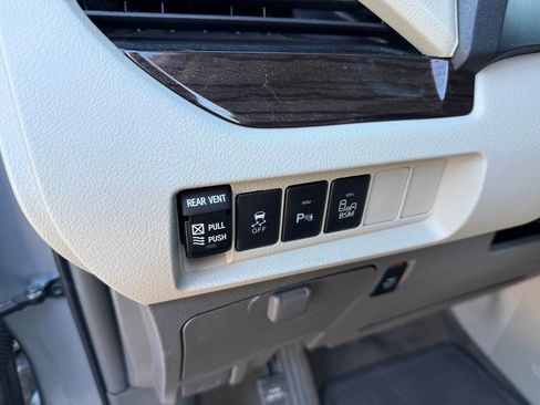 Used 2015 Toyota Sienna XLE Premium image 13