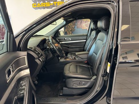 Used 2017 Ford Explorer XLT w/ Equipment Group 202A image 11