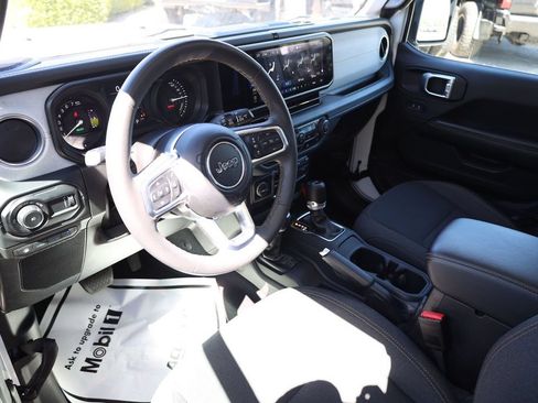 Used 2024 Jeep Wrangler Unlimited Sahara AWD/4WD image 12
