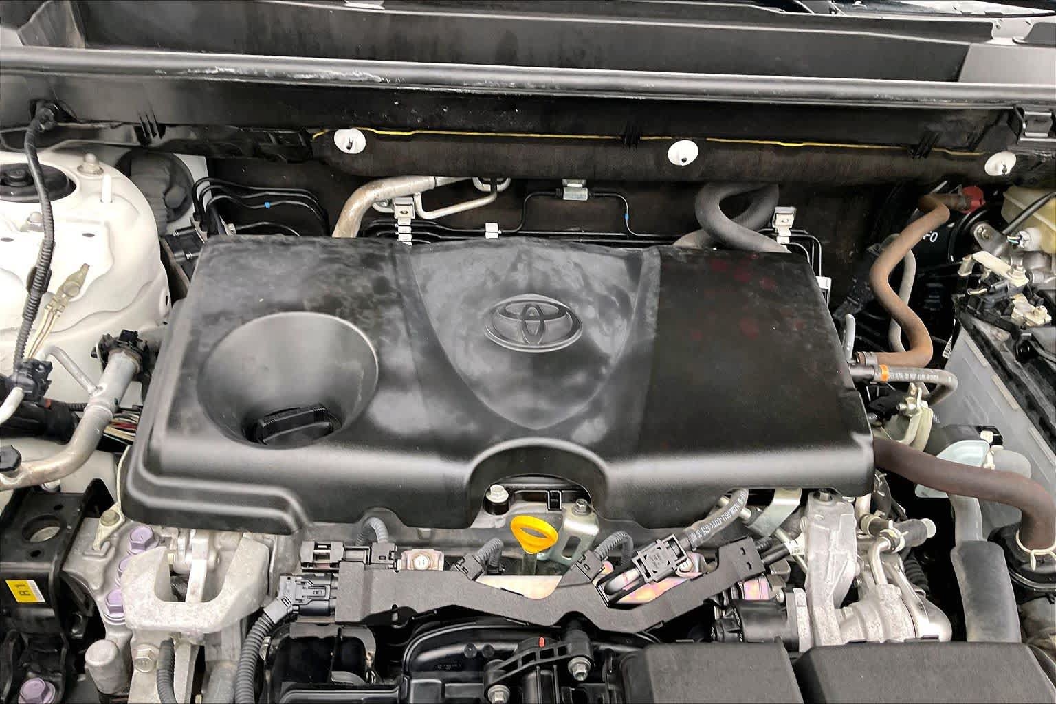 Used 2020 Toyota RAV4 XLE w/ Convenience Package FWD image 32