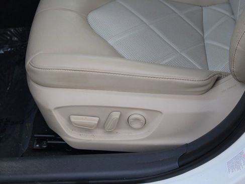 Used 2019 Toyota Camry XLE image 13