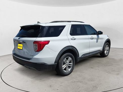 Used 2023 Ford Explorer XLT w/ Equipment Group 202A AWD/4WD image 5