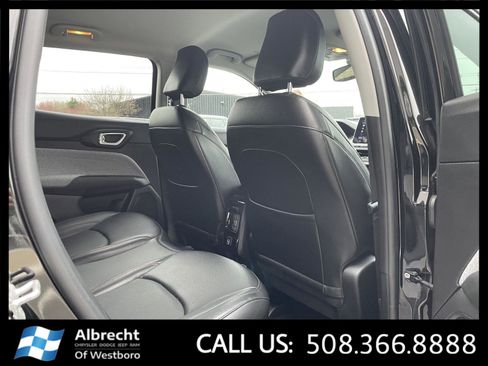 Used 2022 Jeep Compass Latitude image 16