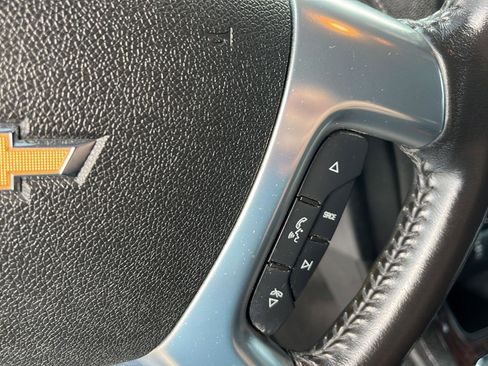 Used 2017 Chevrolet Traverse LT w/ Style and Technology Package FWD image 13