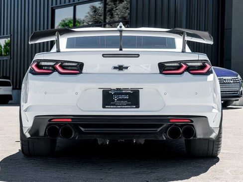 Used 2021 Chevrolet Camaro ZL1 RWD image 5